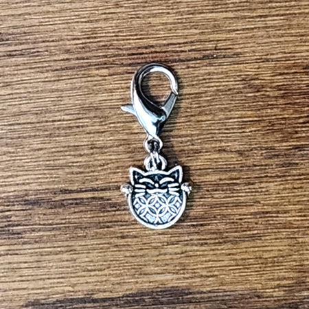 Maneki Neko Fortune Lucky Cat Silver Wine Glass Charm | Zipper Pull | Stitch Marker